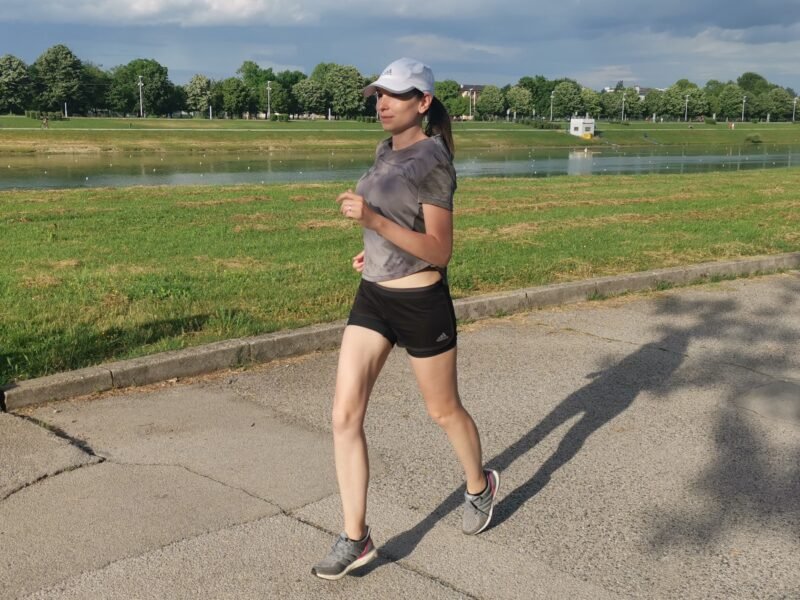 Chewing gum while running