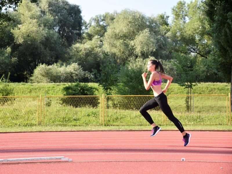 How many miles is 800m